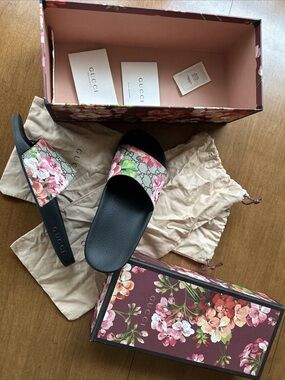 Gucci GG BLOOMS SUPREME FLORAL SLIDE SANDAL